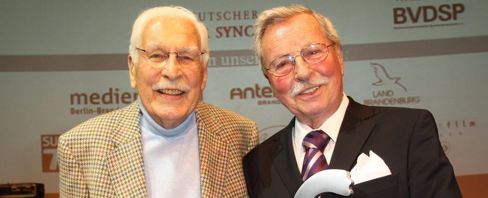 Eckart Dux (r.) mit Friedrich Schoenfelder (l.) beim German Synchron Award 2008) – Bild: IMAGO / Mauersberger