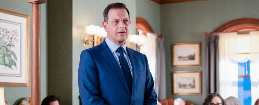 „Best Medicine“: Doc Martin praktiziert jetzt in Neuengland – Review – Die US-Version der britischen Kleinstadtarztserie setzt auf Josh Charles, Slapstick und puren Eskapismus – Bild: Fox