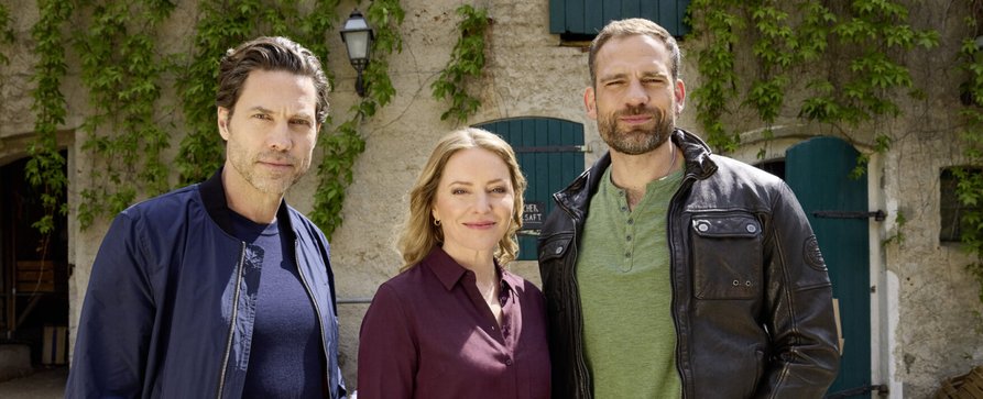 „Ein Hof zum Verlieben“ startet heute: Alles zur neuen Sat.1-Vorabendserie mit „Stromberg“-Star – Diana Staehly erbt unverhofft einen Apfelhof – Bild: Joyn/​Sat.1/​Svenja Blobel