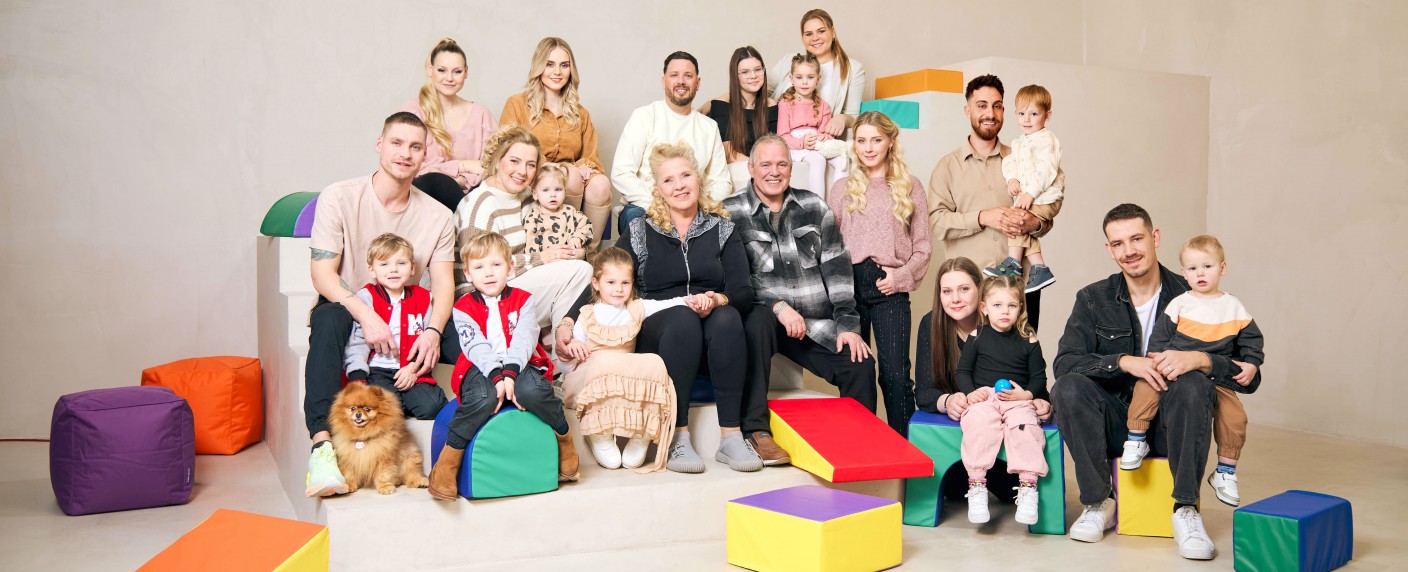 „Die Wollnys“: Dann startet die neue Staffel des Doku-Dauerbrenners – Hochzeitsplanungen und ein Wasserschaden halten Silvia und Co. auf Trab – Bild: RTL Zwei/​Per Florian Appelgren