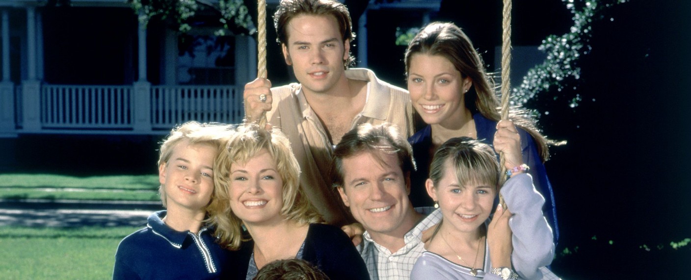 „Eine himmlische Familie“: Kultserie wird wiederholt – Bibel TV zeigt Familienserie mit einer noch jungen Jessica Biel – Bild: Warner/​CBS