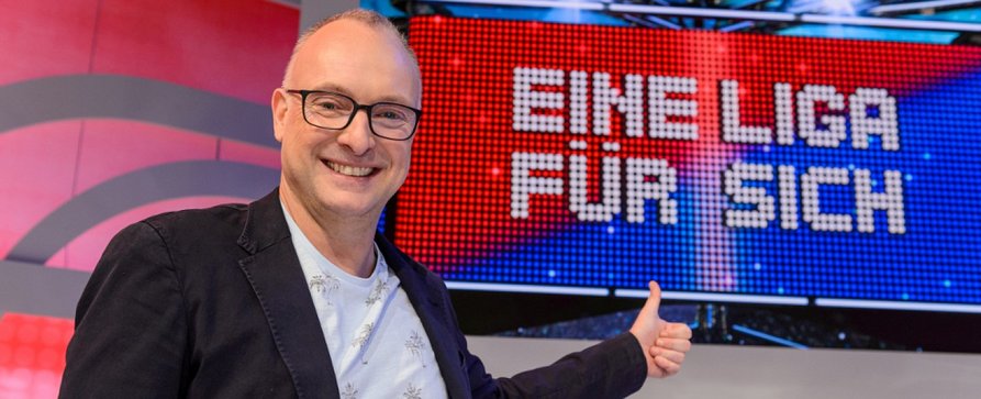 TV-Kritik: „Eine Liga für sich – Buschis Sechserkette“ – von Glenn Riedmeier – Bild: Sky Deutschland/​Willi Weber
