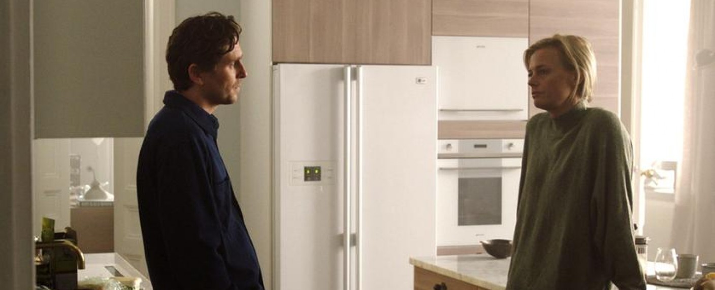 „Einfach Liebe“: Das Erste versendet auch zweite Staffel nachts – Neue Folgen der schwedischen Dramedy – Bild: viaplay/​Ragna Jorming