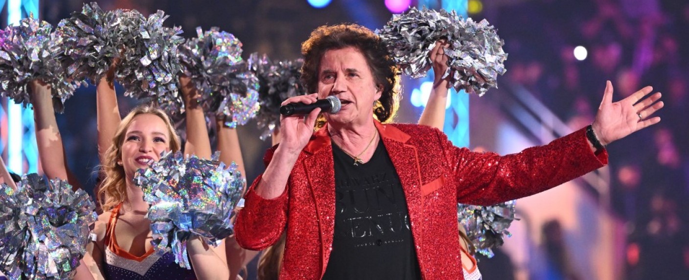 Quoten: Super Bowl berauscht RTL, „Ice Football“ wird zum Ausrutscher – Konkurrenz am „Tatort“ und im „Frühling“ schläft nicht – Bild: RTL/​Willi Weber