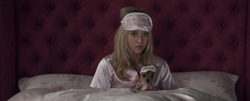Elle Woods (Lexi Minetree) muss sich ganz schön umschauen – Bild: Prime Video/Kimberley French