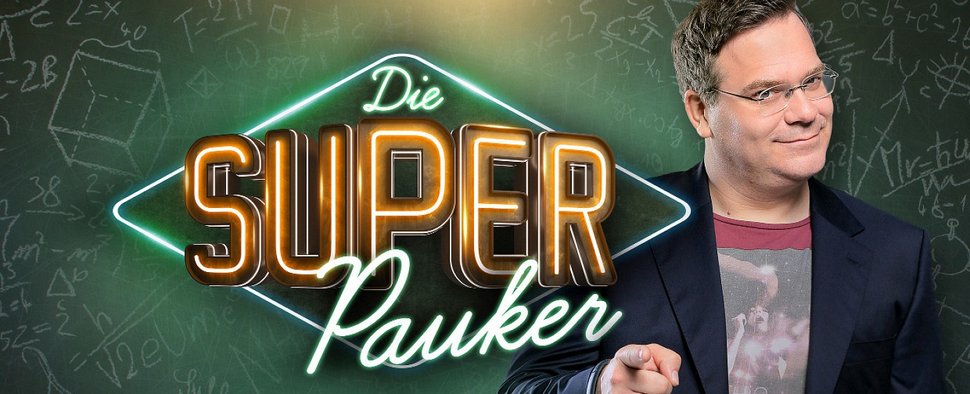 Elton präsentiert „Die Superpauker“ – Bild: NDR/Thomas Leidig