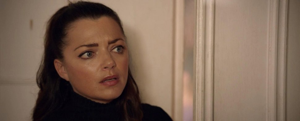 Emily (Anne Menden) sorgt sich um ihre Tochter Kate – Bild: RTL