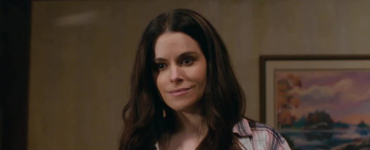 Emily Hampshire („Schitt’s Creek“) wird für „Vision“ zur K.I. – Tony Starks Hinterlassenschaft E.D.I.T.H. kommt ins Spiel – Bild: Pop TV/​CBC Television