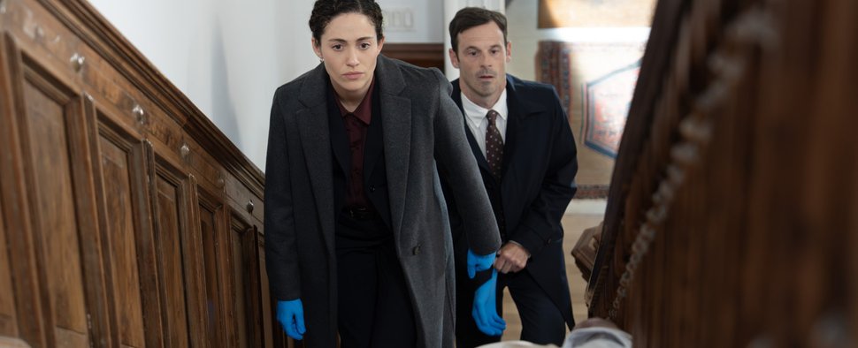 Emmy Rossum (l.) und Scoot McNairy in „Furious“ – Bild: Disney/Sarah Shatz
