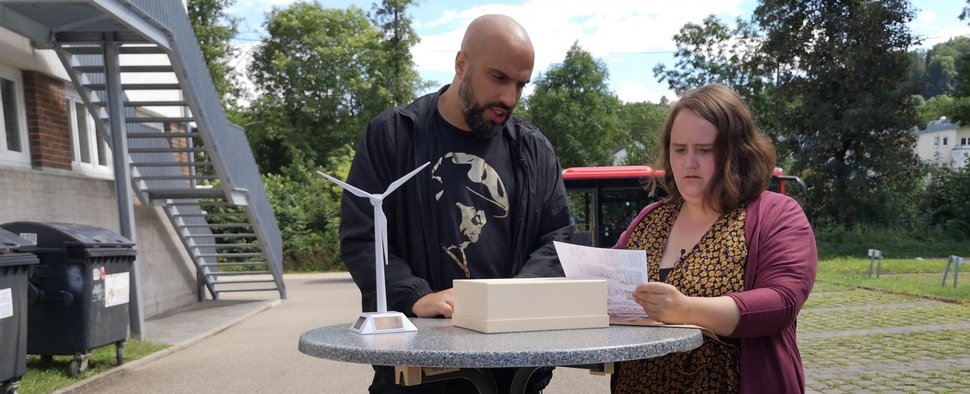 Abdelkarim mit Ricarda Lang, stellvertretende Bundesvorsitzende Bündnis 90/​Die Grünen – Bild: RTL Zwei/B.vision media