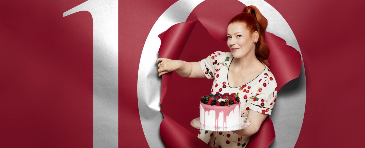 „Das große Backen“: Jubiläumsstaffel mit Juror-Ikone aus „Great British Bake Off“ – Paul Hollywood, Tim Raue und Rebecca Mir als Gastjuroren – Bild: Sat.1