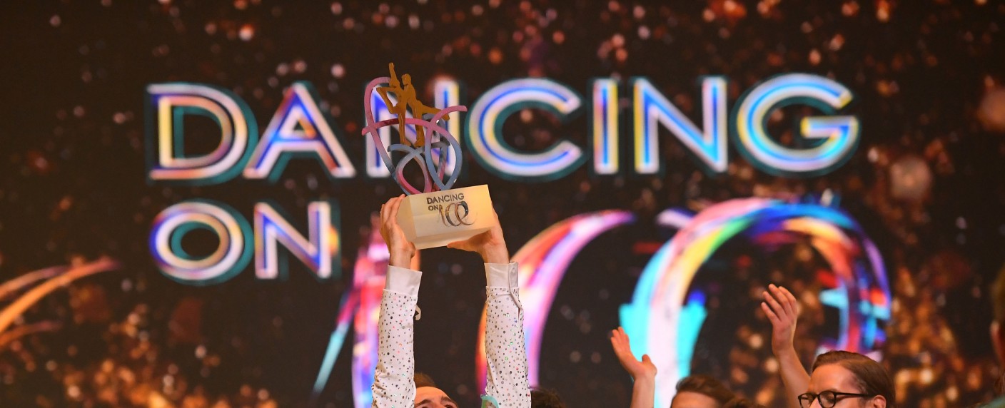 Quoten: Zuschauer wurden mit „Dancing on Ice“-Finale nicht warm – Quoten-Krone am Freitag für „Der kleine Lord“ und König Fußball – Bild: SAT.1/​Willi Weber