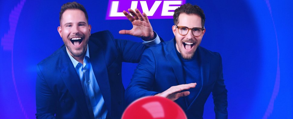 „Erkennst DU den Song? LIVE“ mit Dennis und Benni Wolter – Bild: Joyn/Felix Görgens