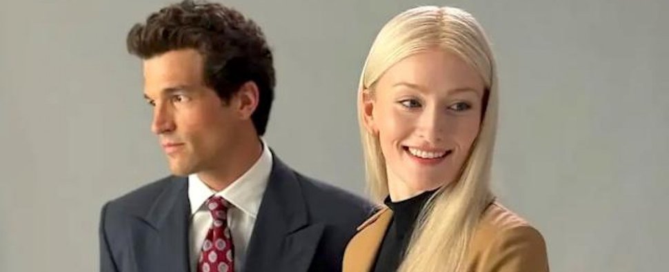 Erster Blick auf Paul Kelly und Sarah Pidgeon in „American Love Story“ – Bild: FX