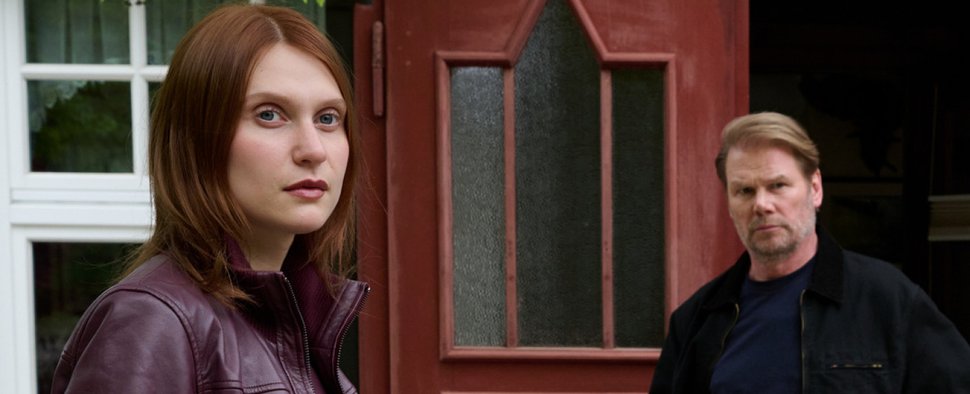 „Erzgebirgskrimi“: Mathilda Switala (l.) tritt als Kommissarin Janne Böhm ihren Dienst an – Bild: ZDF/Walter Wehner