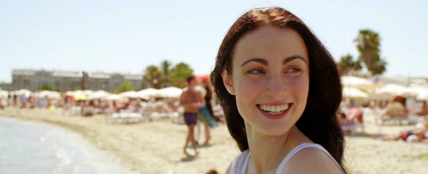 „Schneewittchen und die sexy Seven“: RTL II zeigt Märchenverfilmungen im Scripted-Reality-Look – „Es war einmal … auf Ibiza“ als Trash-Highlight – Bild: RTL II