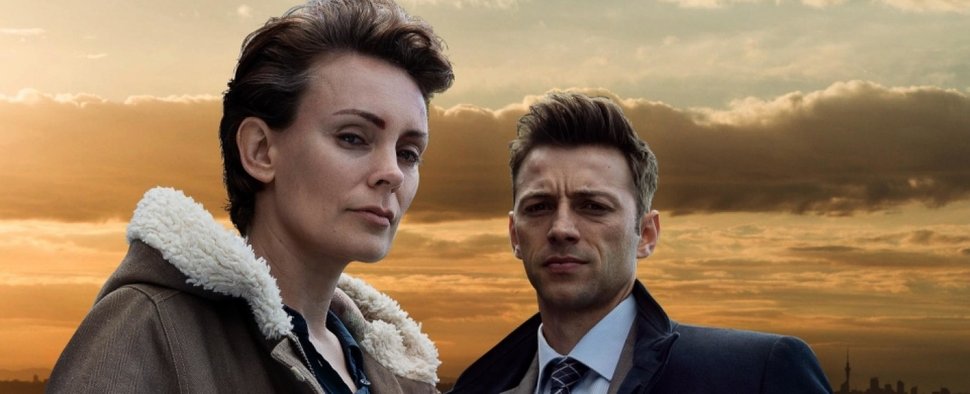 Jessica Savage (Kate Elliott) und Justin Harding (Ido Drent) sind die „Auckland Detectives“ – Bild: ZDF/The Guld Productions Ltd.