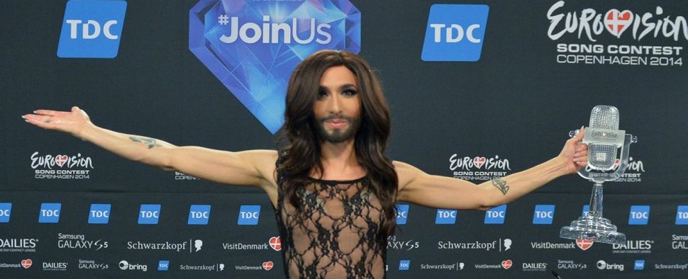 Conchita Wurst auf der Pressekonferenz – Bild: Eurovision
