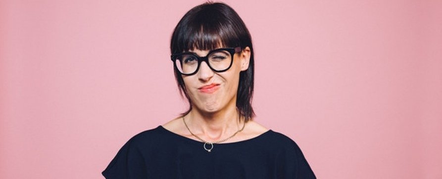 „Karlsplatz“: BR-Comedyshow von Eva Karl Faltermeier kehrt mit Veränderungen zurück – Neues Studio und ausgeklügelter Ablauf in dritter Staffel – Bild: BR/​Ingo Pertramer