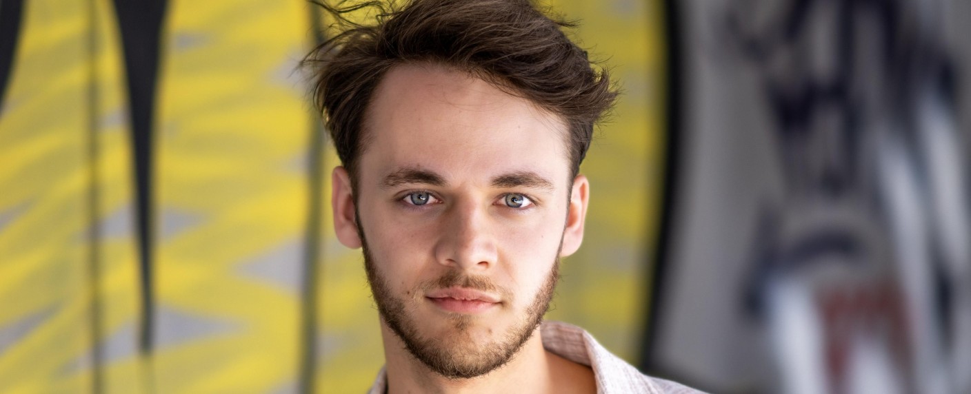 Neue „GZSZ“-Hauptrolle: Robin Zielke sucht seinen Vater, der ihn im Stich gelassen hat – Schauspiel-Newcomer Fabian Hanis steigt in täglicher RTL-Serie ein – Bild: RTL/​Benjamin Kampehl