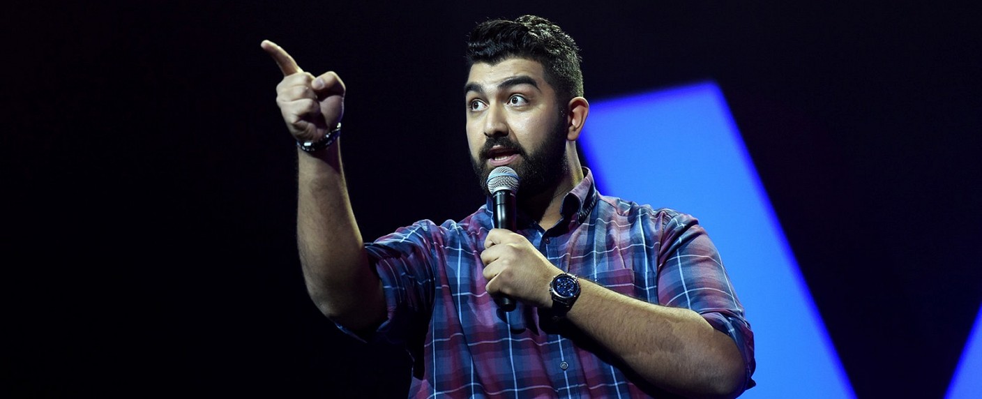 Nach Rassismus-Vorwurf: 1LIVE und WDR zensieren Auftritt von Faisal Kawusi – Comedian verglich Motsi Mabuse mit Affen – Bild: WDR/​Sandra Krosa