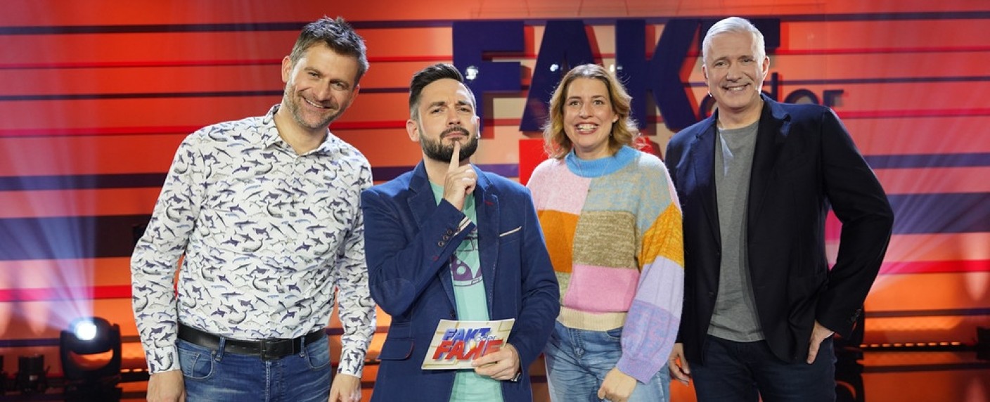 „Fakt oder Fake“: Neue BR-Comedy-Rateshow basierend auf ORF-Erfolg – Sebastian Meinberg moderiert deutsche Adaption der österreichischen TV-Idee – Bild: BR/​Sandrats Media GmbH/​Roman Zach-Kiesling