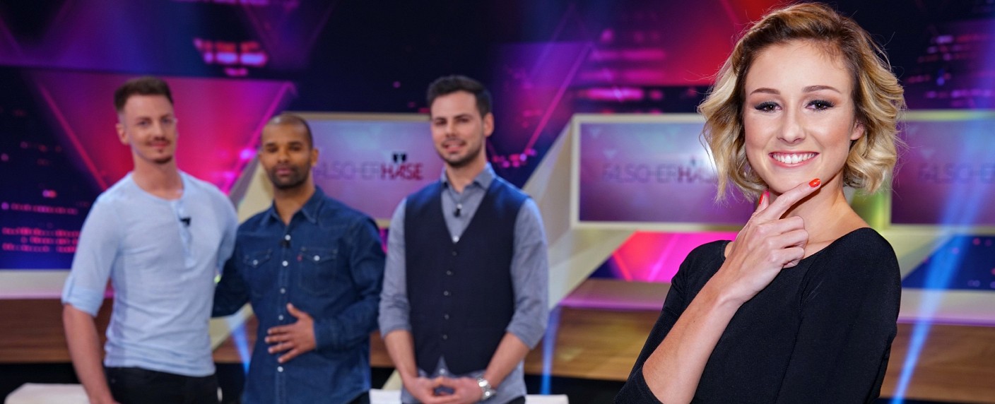 „Falscher Hase“: Richtiger Mix aus „Sag die Wahrheit“ und „Herzblatt“ überzeugt mit Witz – Review – Mitternachts-Dating-Gameshow mit Ruth Moschner startet bei RTL – Bild: MG RTL D /​ Stefan Gregorowius