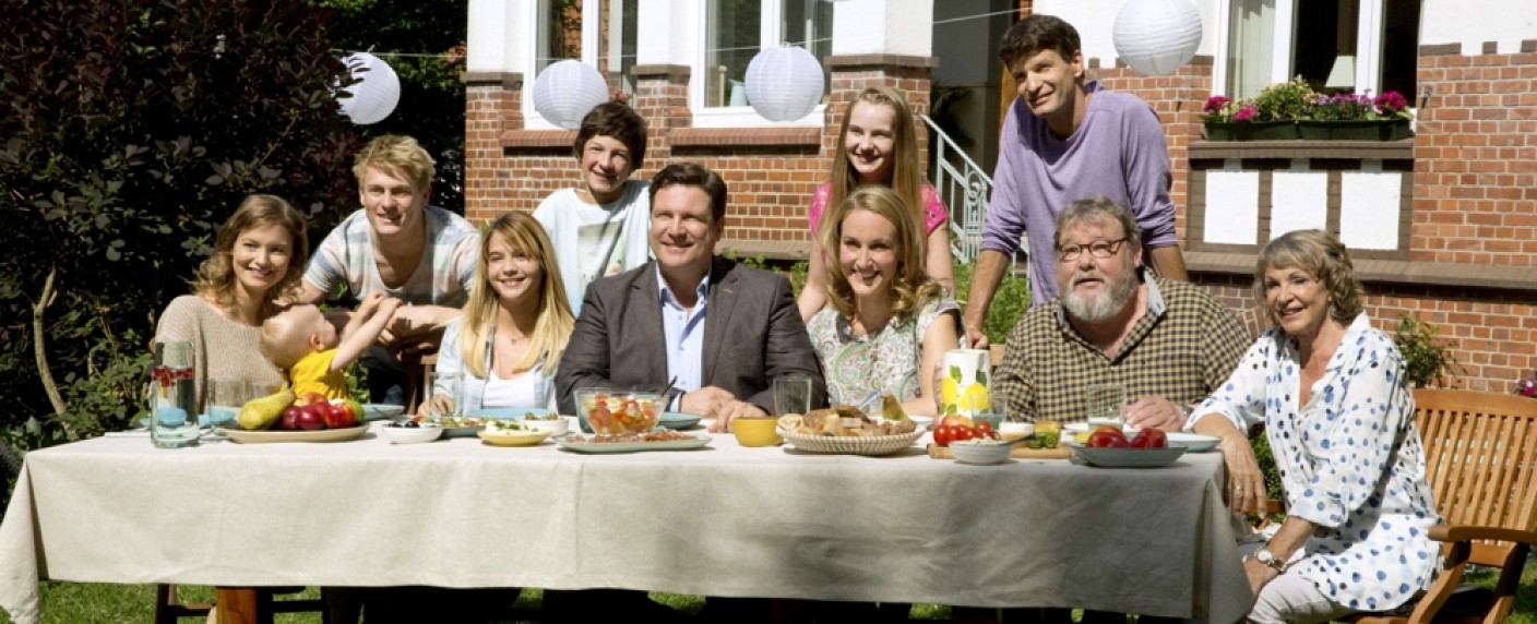 „Familie Dr. Kleist“: Drehstart zur achten Staffel – 16 neue Folgen mit Francis Fulton-Smith und Christina Athenstädt – Bild: ARD/​Volker Roloff