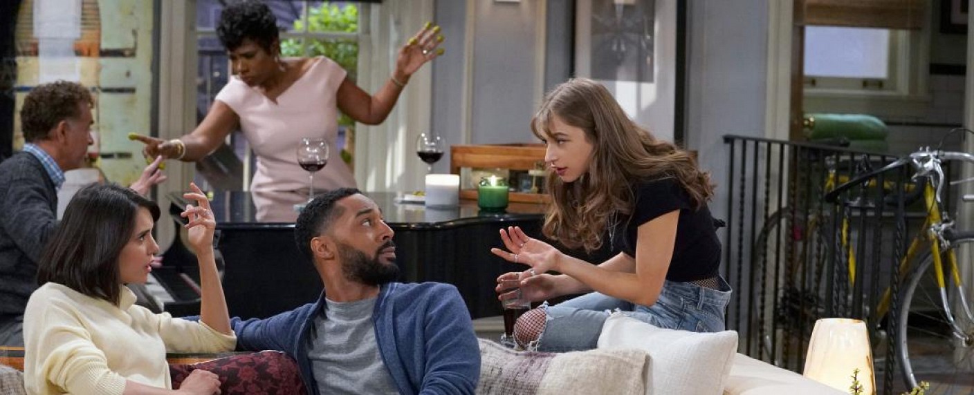 „Fam“: Nina Dobrev im Trailer zu ihrer neuen Sitcom – Halbschwester bringt Chaos in das Leben einer frisch Verlobten – Bild: CBS
