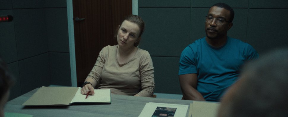 Faye Marsay (links) und Ashely Walters in „Adolescence“ – Bild: Netflix
