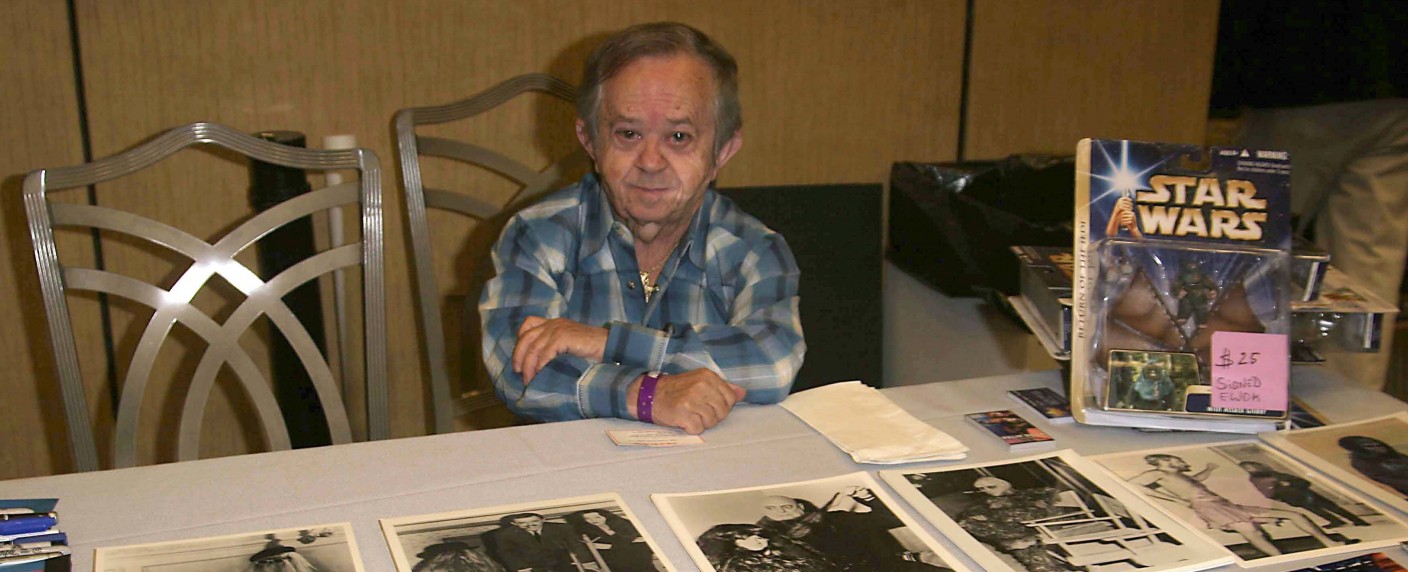 „Addams Family“: Felix Silla („Vetter Itt“) mit 84 Jahren verstorben – Stuntman mit populären Rollen in „Buck Rogers“ („Twiki“) und „Kampfstern Galactica“ („Lucifer“) – Bild: IMAGO /​ ZUMA Wire