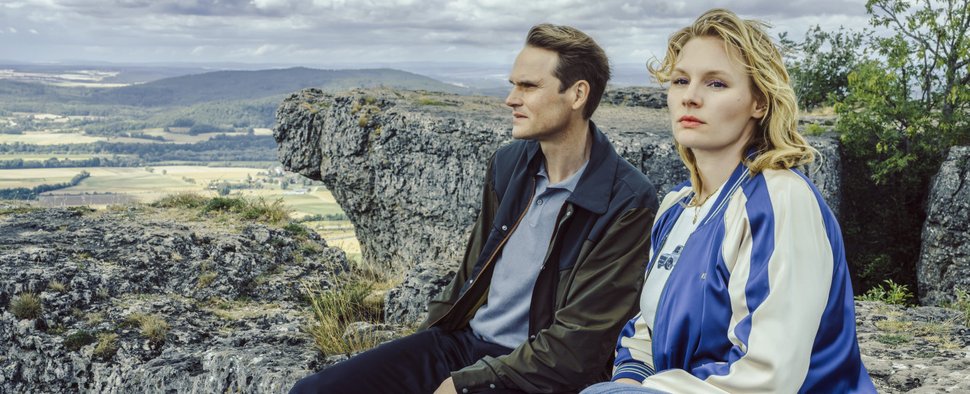 Felix Voss (Fabian Hinrichs) und Emilia Rathgeber (Rosalie Thomass) – Bild: BR/Claussen+Putz Filmproduktion GmbH/Hendrik Heiden