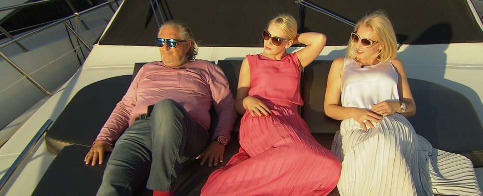 Millionärsfamilie Lamminger zeigt sich entspannt: Ihre Folge bleibt (vorerst) im Programm – Bild: RTL