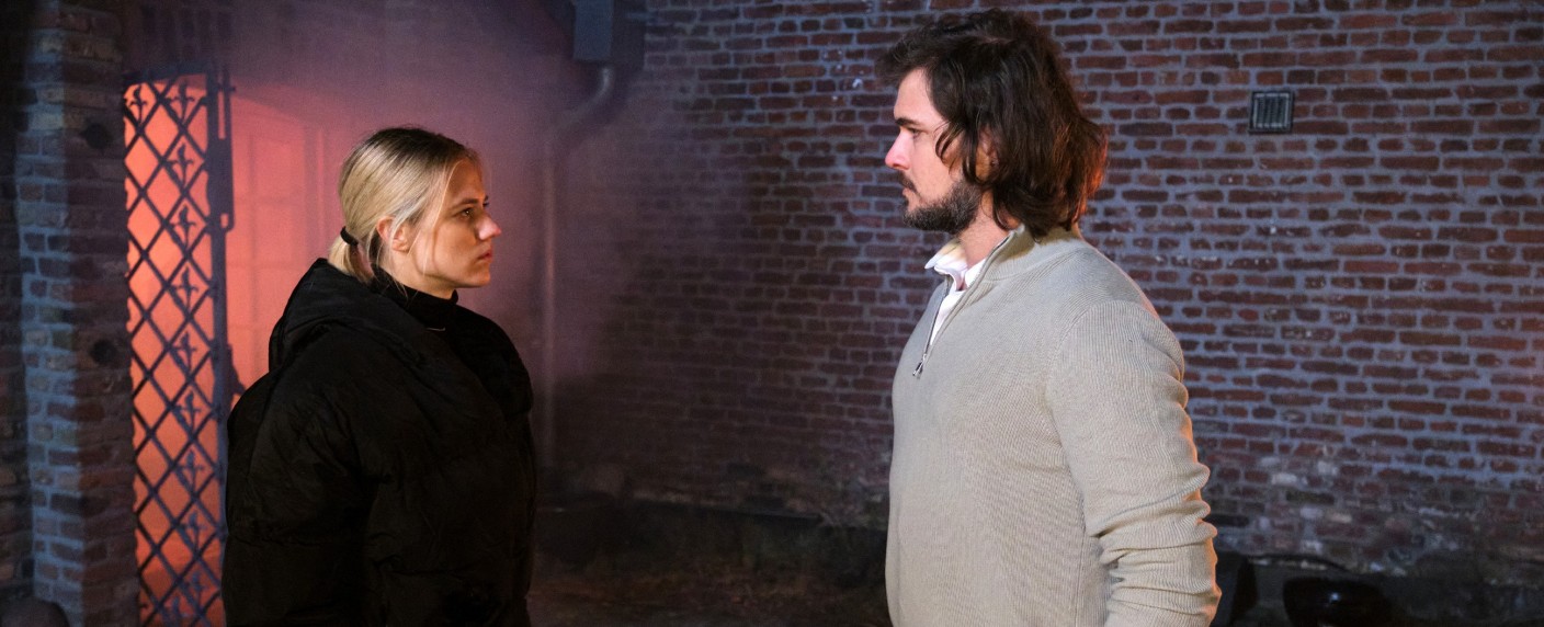 „Unter uns“: Details zur düsteren Eventwoche mit Larissa Marolt – Diego Carlos Seyfarth steigt als smarter Reiseleiter bei RTL-Soap ein – Bild: RTL/​Stefan Behrens