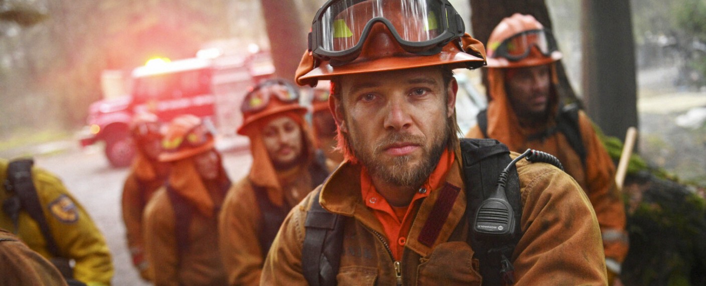 „Fire Country“: Das Feuer lodert nicht nur in der Großstadt – Review – Familienbande, Handlungsort und Max Thieriot heben CBS-Drama von der Konkurrenz ab – Bild: CBS