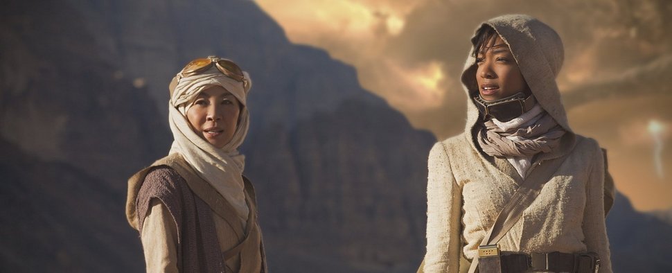 First Officer Michael Burnham (Sonequa Martin-Green) und Captain Philippa Georgiou (Michelle Yeoh) in „Star Trek Discovery“ – Bild: CBS
