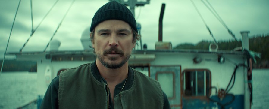 „Der weiße Hai“ lässt grüßen: Dann startet die Mystery-Serie „Below“ mit Josh Hartnett („Penny Dreadful“) auf Netflix – Fischer auf Neufundland kämpft gegen rätselhaftes Meeresgeschöpf – Bild: Netflix