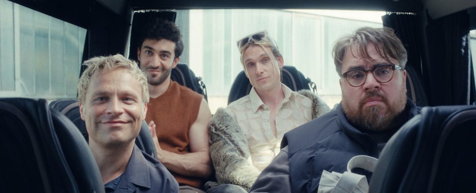 Flo (Tim Sander), Fares (Eidin Jalali), Kim (Daniel Sträßer), Sam (Tristan Seith) in „The Comeback“ (v. l.) – Bild: ZDF/Paul Faltz