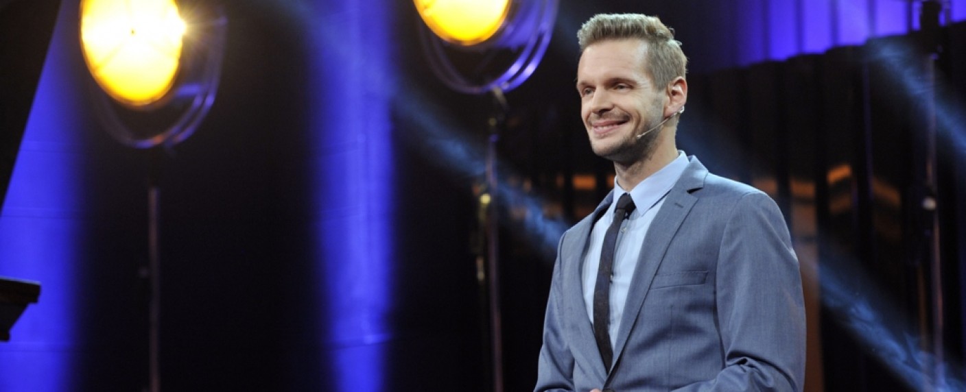 Florian Schroeder moderiert neuen „NDR Comedy Club“, Tietjen campt mit Promis – Neue Formate im NDR Fernsehen – Bild: SWR/​Tom Oettle