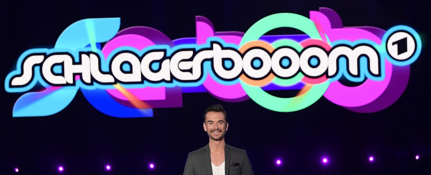 Quoten: „Die Jauch-Gottschalk-Schöneberger-Show“ in der jungen Zielgruppe vor Silbereisens „Schlagerbooom“ – Wiederholungen schlagen sich am Samstag sehr gut gegen Neuware – Bild: MDR/​ARD/​JürgensTV/​Dominik Beckmann,
