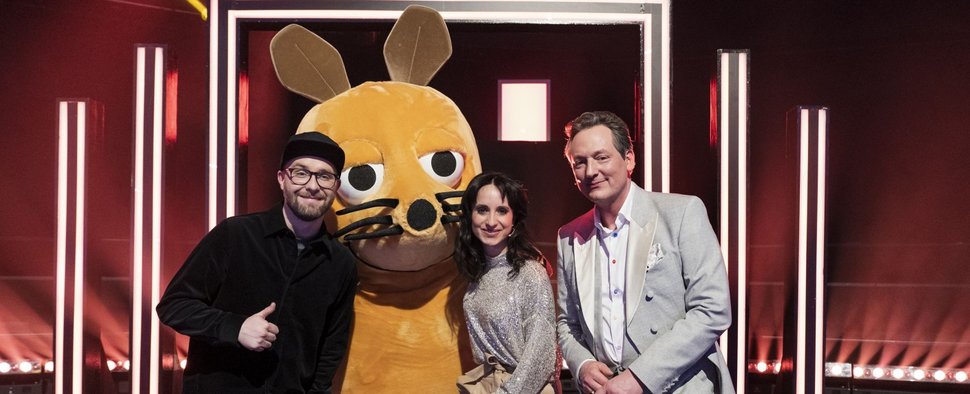 „Frag doch mal die Maus“: (v. l.) Mark Forster, die Maus, Stephanie Stumph und Eckart von Hirschhausen – Bild: WDR/Ben Knabe