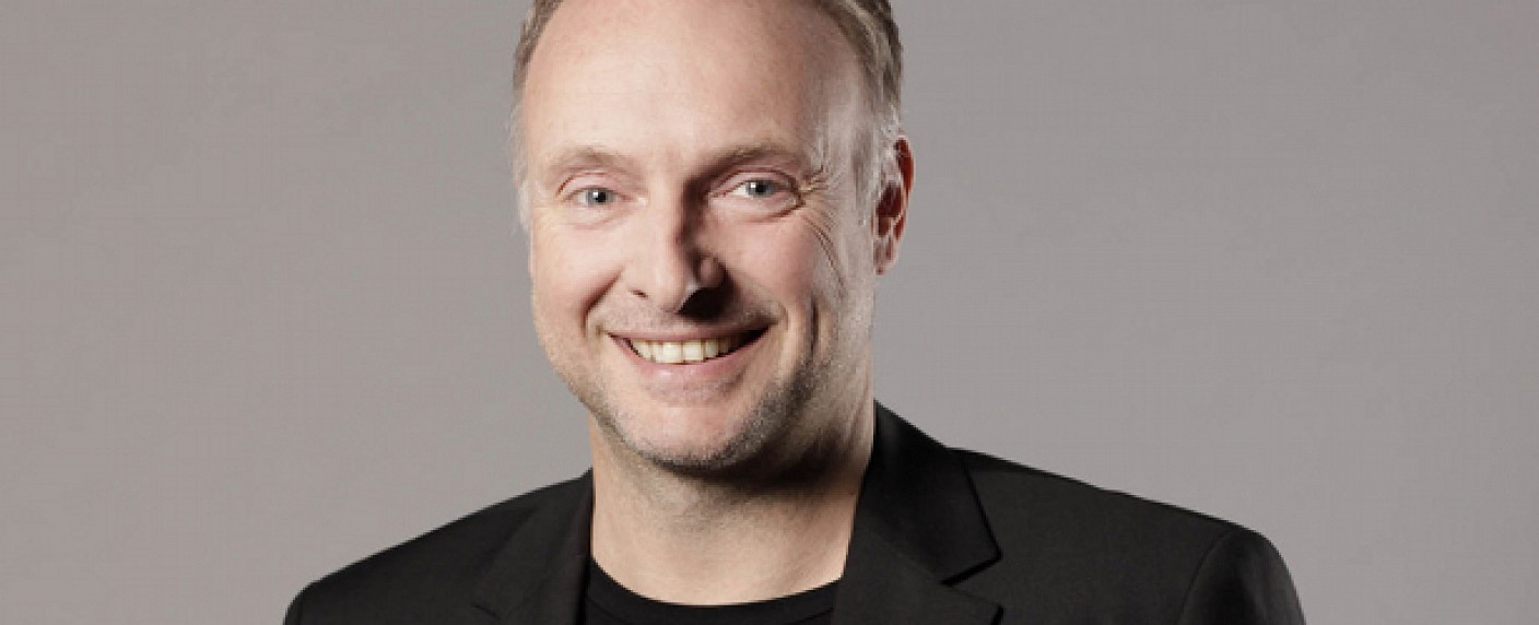 „Eine Liga für sich“: Neue Sky-Comedyshow mit Frank Buschmann startet im März – Deutsche Adaption von James Cordens Erfolgsformat – Bild: Sat.1/​Benedikt Müller