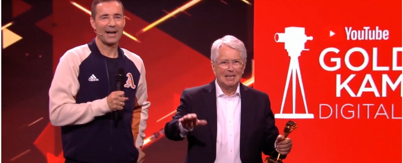 Gewonnen: Frank Elstner ist „bester Newcomer“ – Preisträger des „Goldene Kamera“-Digital-Award stehen fest – Bild: YouTube/​Goldene Kamera