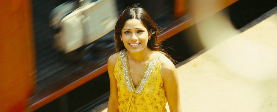 Freida Pinto im Film „Slumdog Millionaire“ – Bild: Warner Bros. Pictures