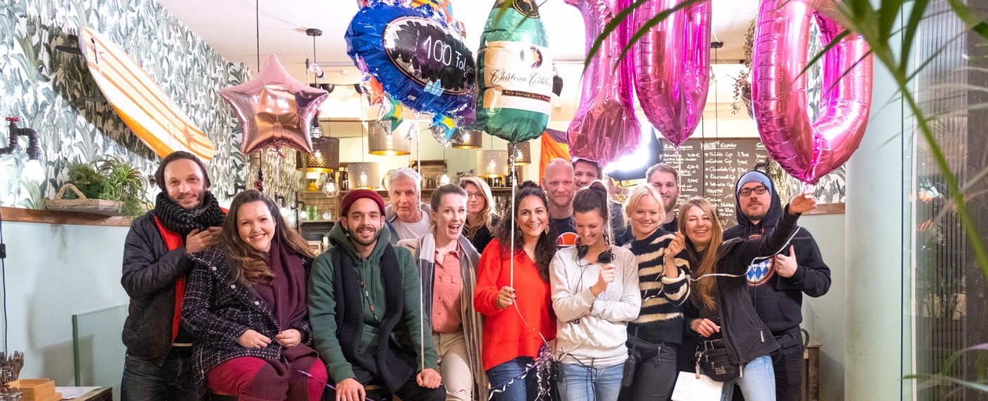 „Freundinnen“ werden 100: RTL spricht Soap Vertrauen aus – „Unter uns“-Darsteller verstärken die Serie – Bild: MG RTL D /​ Nils Egenberger