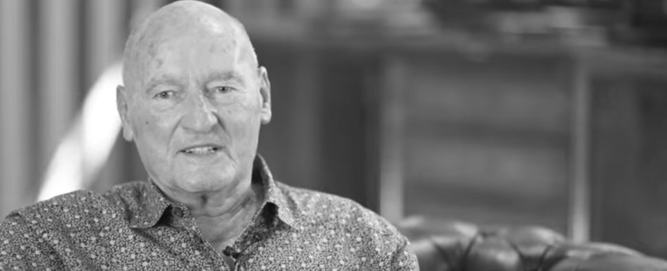 Friedrich G. Beckhaus im Interview (2019) – Bild: YouTube Screenshot