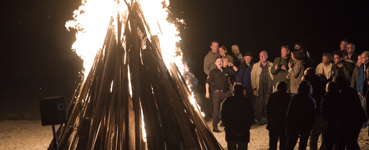 Quoten: „Friesland“ siegt über „Düsseldorf Helau“ und „DSDS“ – ProSieben geht mit „Big Blockbuster“ unter – Bild: ZDF/​Martin Valentin Menke