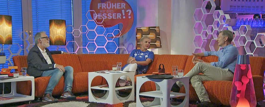 „Früher war alles besser!?“: Wolfgang Trepper präsentiert neue Nostalgieshow im NDR – Auf Zeitreise mit Kessler, Boes, Wontorra und Fisher – Bild: NDR/​record film