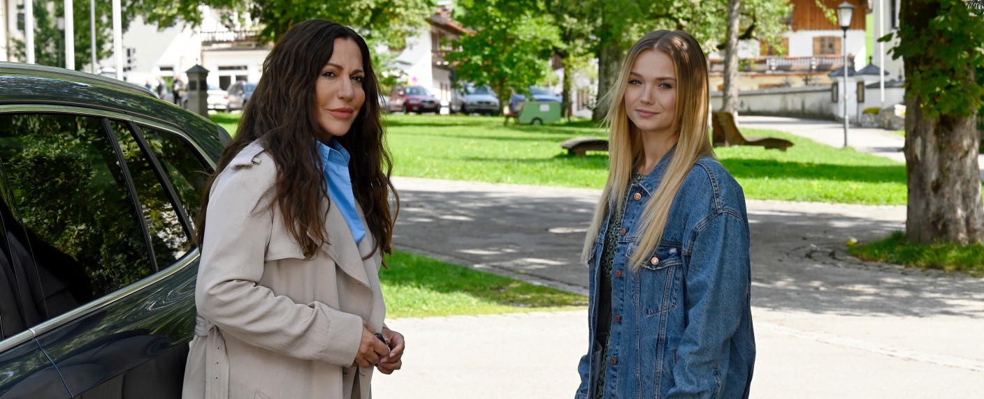 „Frühling“: ZDF verrät Termin für neue Folgen der Erfolgsserie mit Simone Thomalla und Julia Willecke – 14. Staffel der Herzkino-Reihe beginnt Anfang 2025 – Bild: ZDF/​Barbara Bauriedl