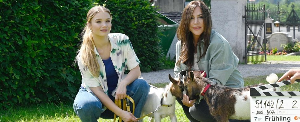 „Frühling“ mit Julia Beautx (l.) und Simone Thomalla – Bild: ZDF/Barbara Bauriedl